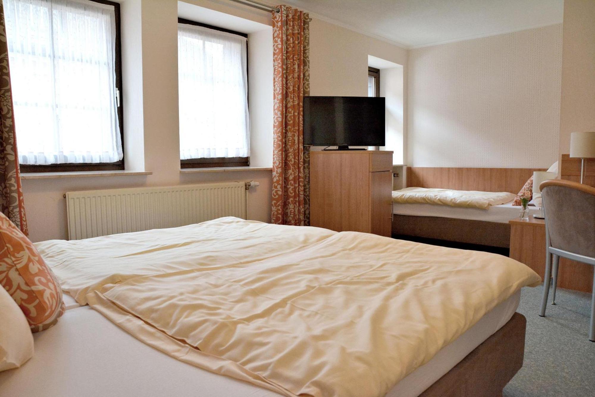 Rosenhotel Scherer Schiffweiler Экстерьер фото