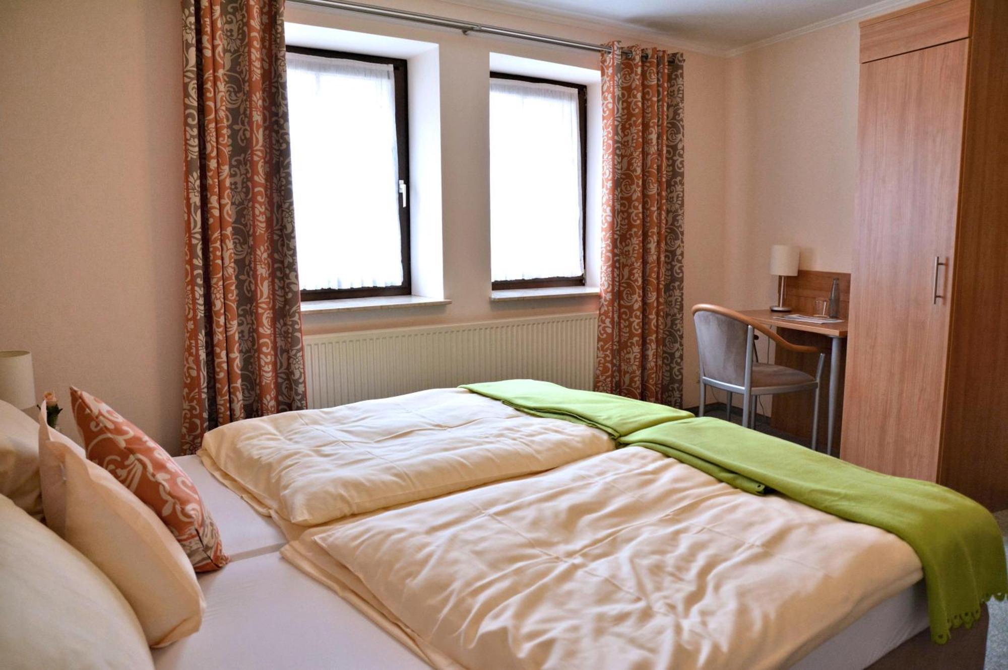 Rosenhotel Scherer Schiffweiler Экстерьер фото