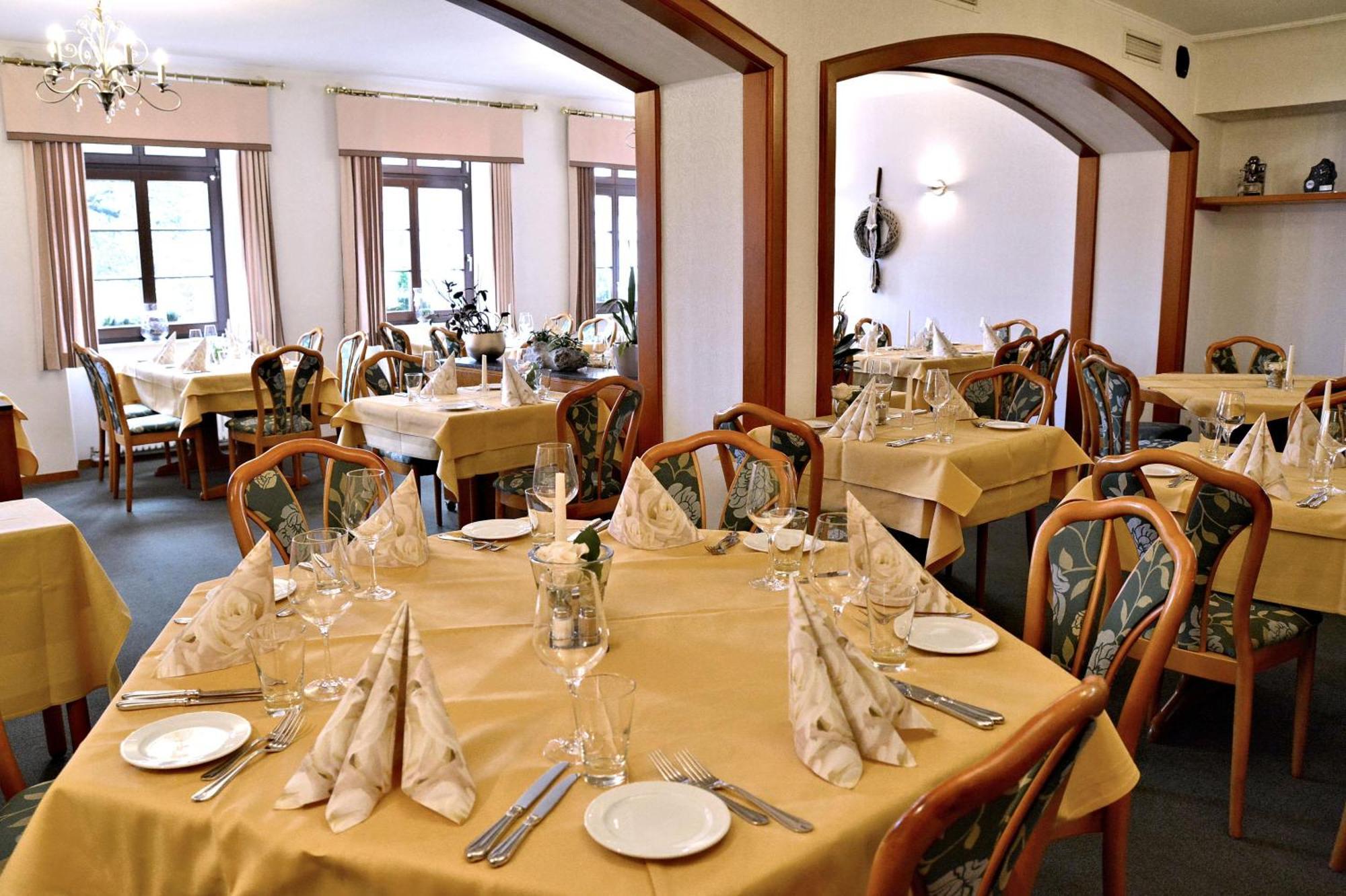 Rosenhotel Scherer Schiffweiler Экстерьер фото