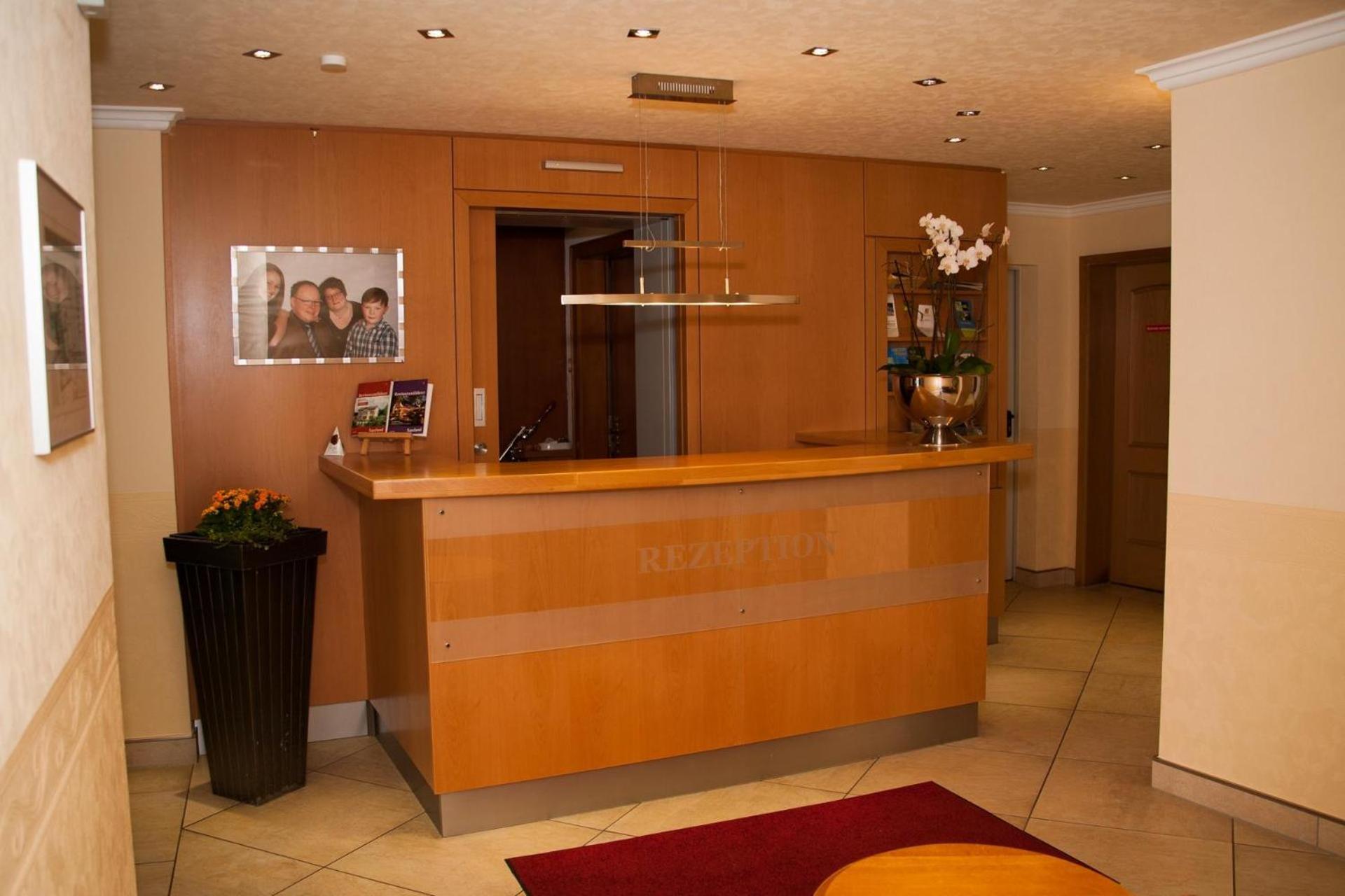 Rosenhotel Scherer Schiffweiler Экстерьер фото